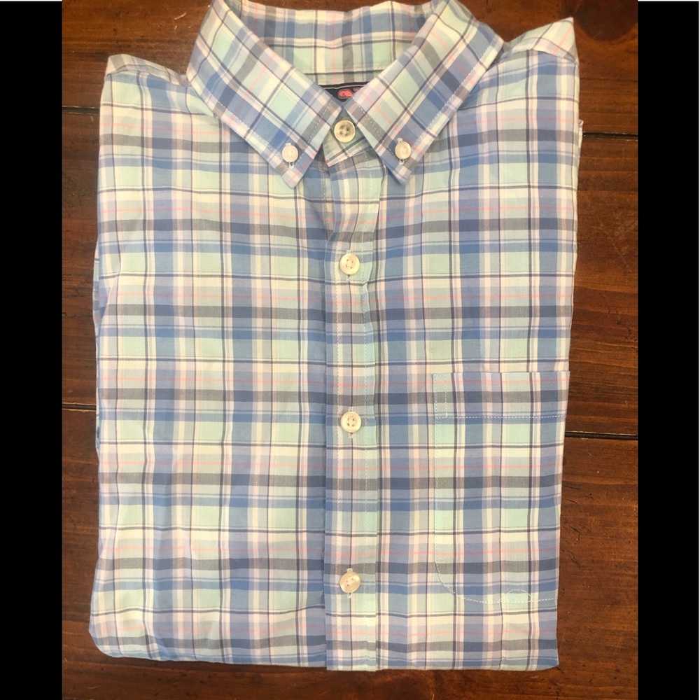 Vineyard Vines men’s dress shirt